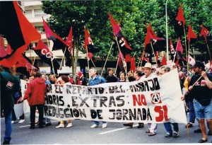 La CGT espagnole au sein du cortège noir et rouge contre le G7 à Lyon, en juin 1996