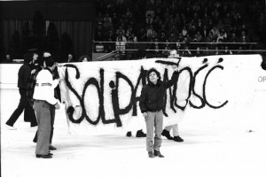 Action de soutien à Solidarnoscdurant le championnat d'Europe de patinage - 04-02-1982